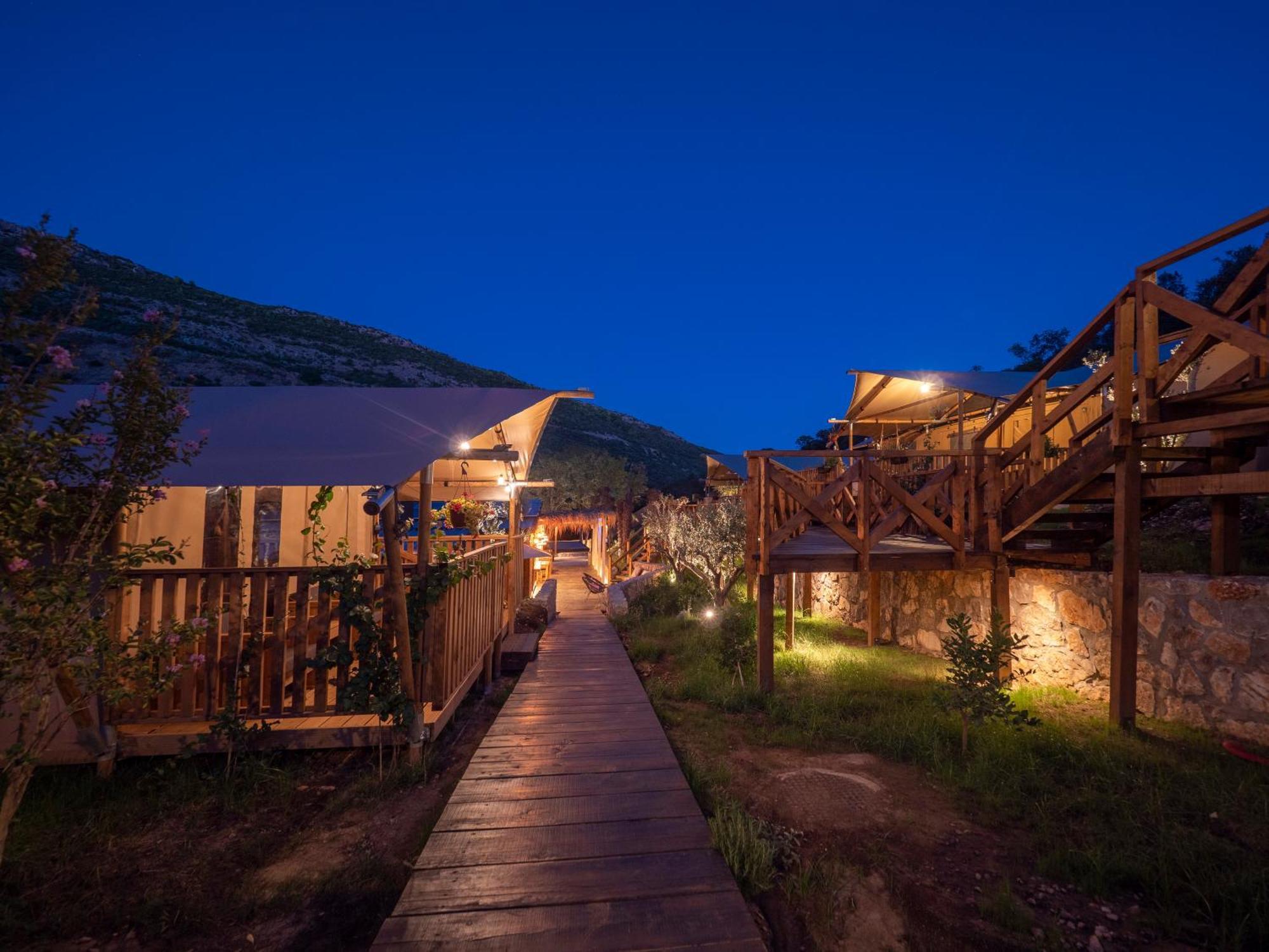 Sea Glamping Hotel Kotor Exterior photo