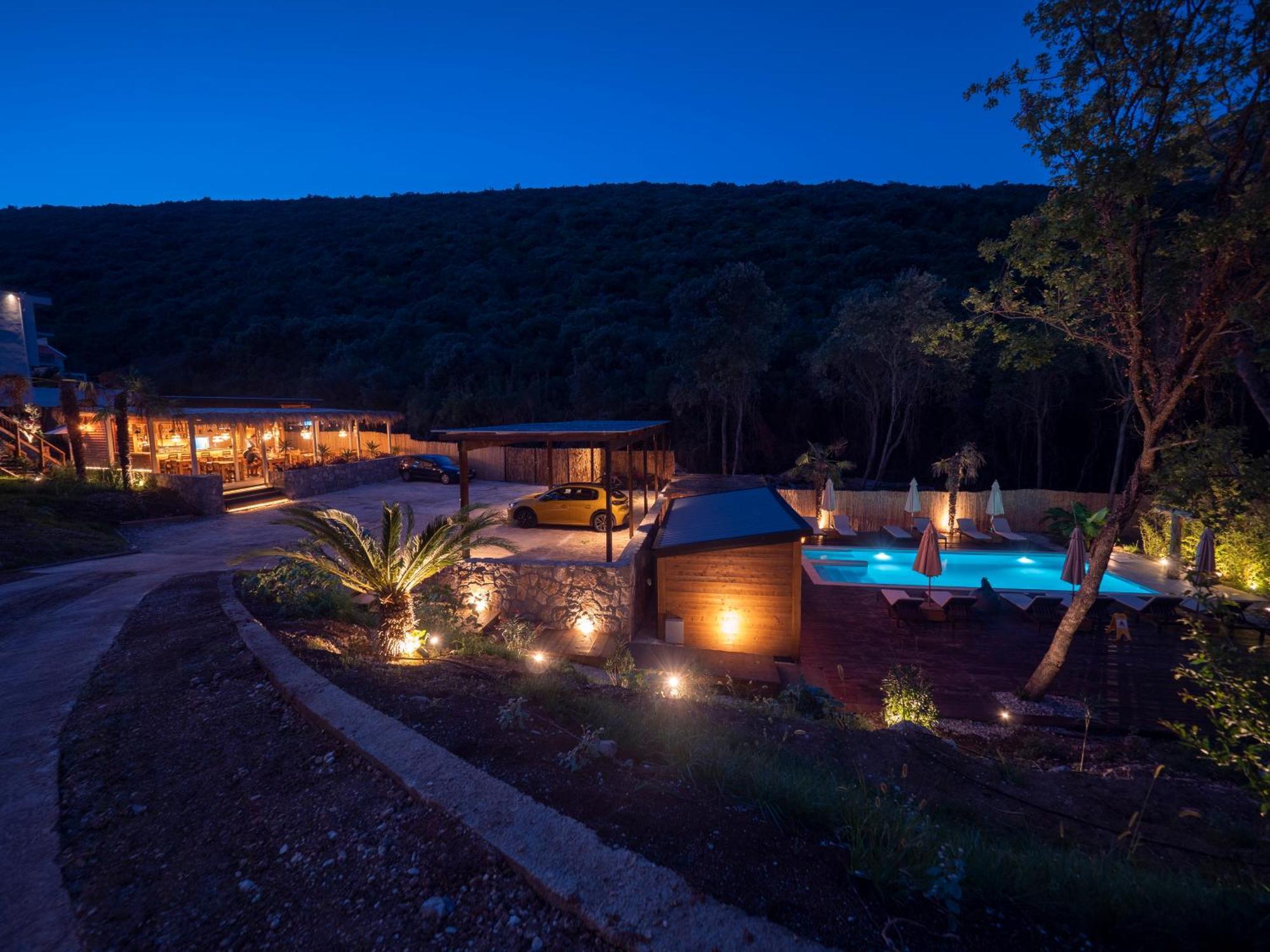 Sea Glamping Hotel Kotor Exterior photo